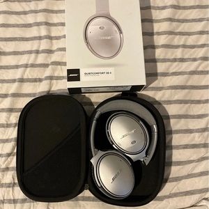 Bose headphones nose cancelling II new in box